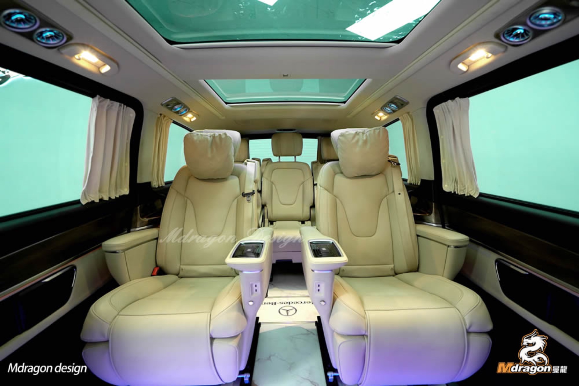 No.1085 2013-2018 Benz V260